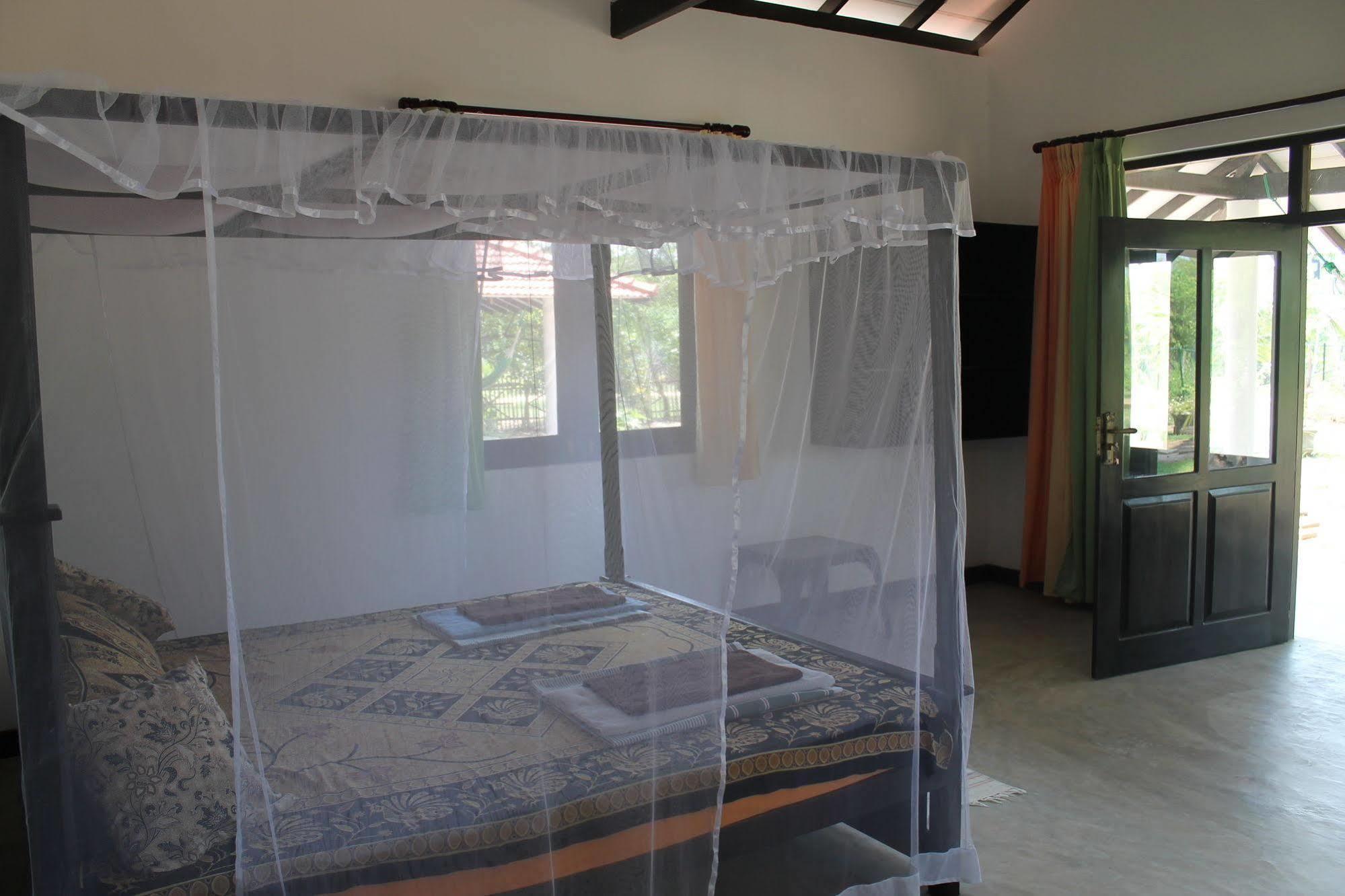 Chillenjoy Cabanas & Restaurant Tangalle Extérieur photo