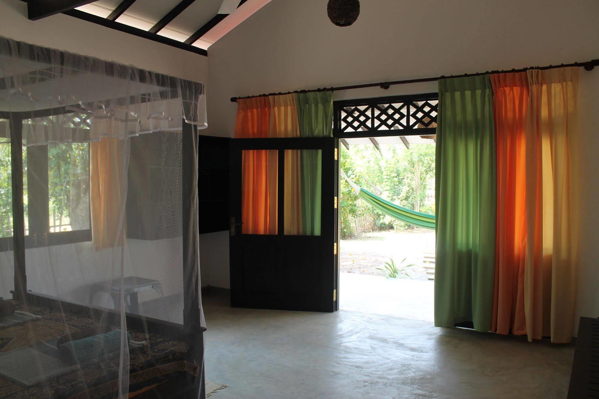 Chillenjoy Cabanas & Restaurant Tangalle Extérieur photo